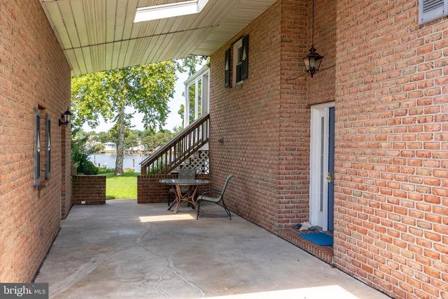 8818 AVENUE B, Baltimore, MD 21219