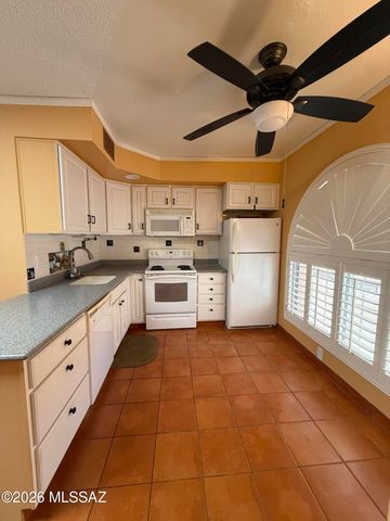 181 W Calle Del Ano, Green Valley, AZ 85614