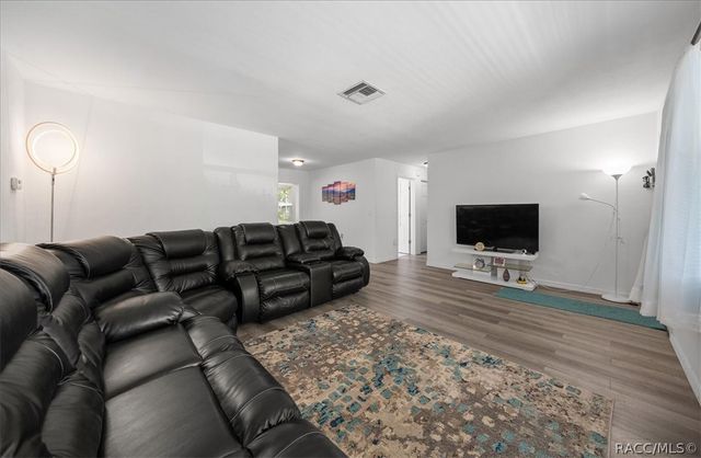 30 N Lincoln Avenue, Beverly Hills, FL 34465