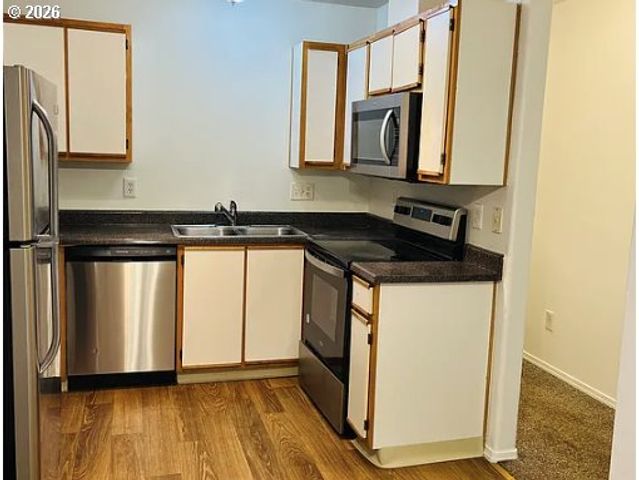 1462 Ne THOMAS Ct, Hillsboro, OR 97124