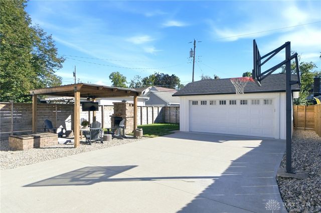 416 Monteray Avenue, Oakwood, OH 45419