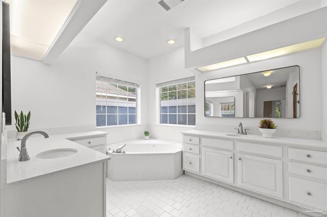 4314 Hidden Lakes Dr, Niceville, FL 32578