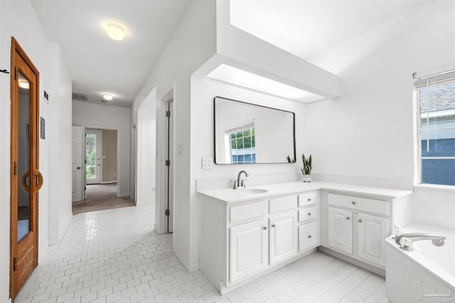 4314 Hidden Lakes Dr, Niceville, FL 32578