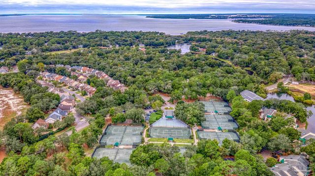 4314 Hidden Lakes Dr, Niceville, FL 32578