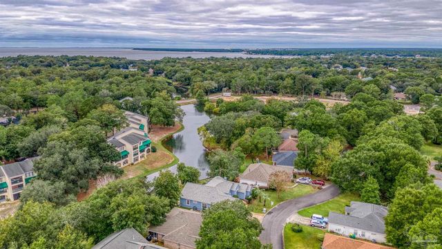 4314 Hidden Lakes Dr, Niceville, FL 32578