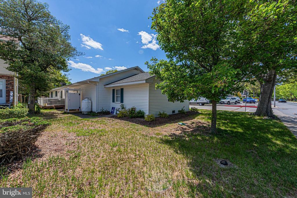 Image 2 of property listing at 14106 DERRICKSON AVE, Ocean City, MD 21842