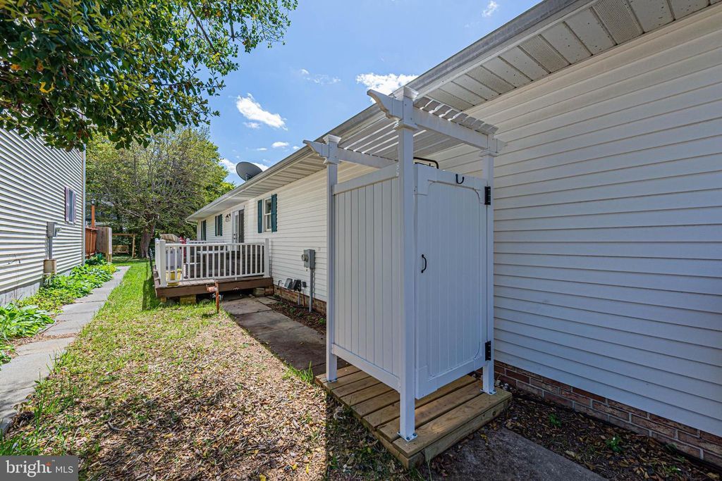 Image 32 of property listing at 14106 DERRICKSON AVE, Ocean City, MD 21842