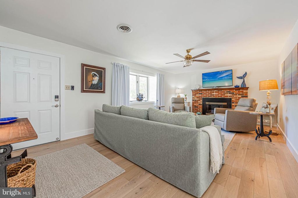Image 6 of property listing at 14106 DERRICKSON AVE, Ocean City, MD 21842