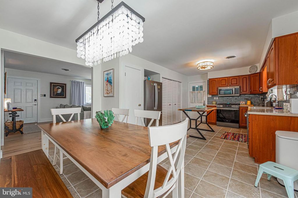 Image 9 of property listing at 14106 DERRICKSON AVE, Ocean City, MD 21842