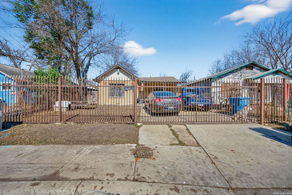 3515 el paso, San Antonio, TX 78207