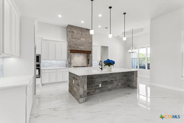 123 Wagon Wheel Trail, Bertram, TX 78605