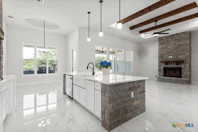 123 Wagon Wheel Trail, Bertram, TX 78605