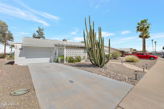 10824 W CROSBY Drive, Sun City, AZ 85351