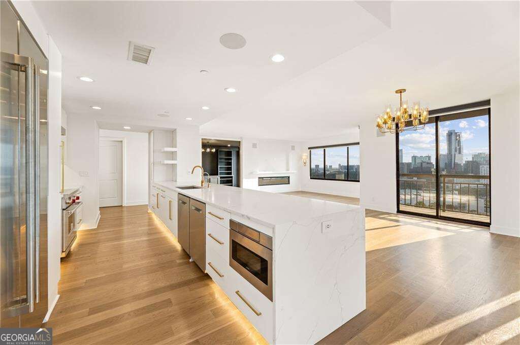 3481 Lakeside Drive NE P206, Atlanta, GA 30326 — exterior