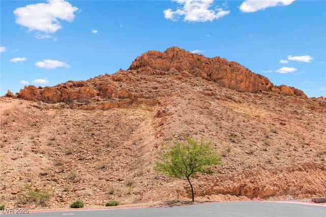 44 Moon Hill Drive, Henderson, NV 89011