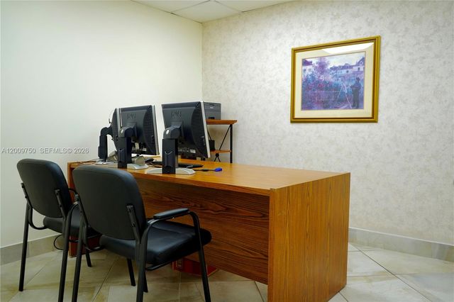 150 Westward Dr 2, Miami Springs, FL 33166