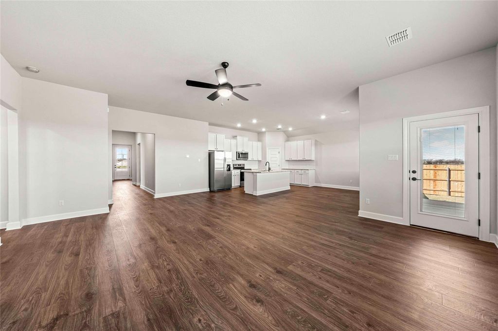 405 West Luna Blue LN, Jarrell, TX 76537