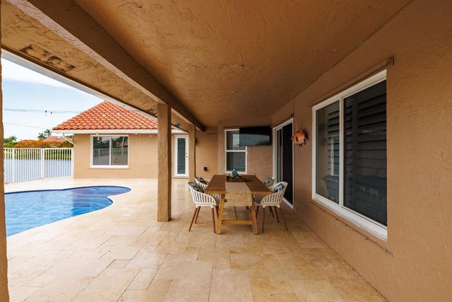 14211 Appalachian Trail, Davie, FL 33325