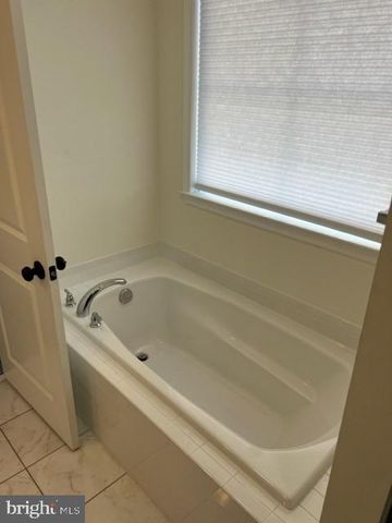 1613 NEEDY RD, Martinsburg, WV 25405