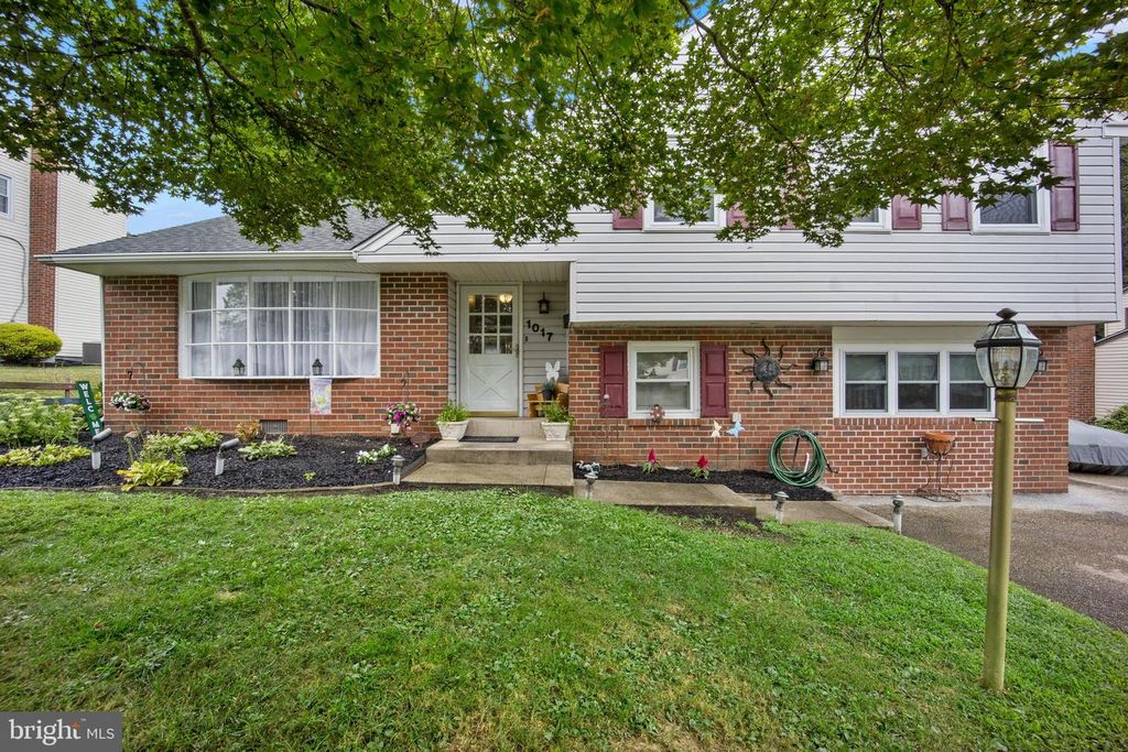 1017 CROZER LN, Springfield, PA 19064