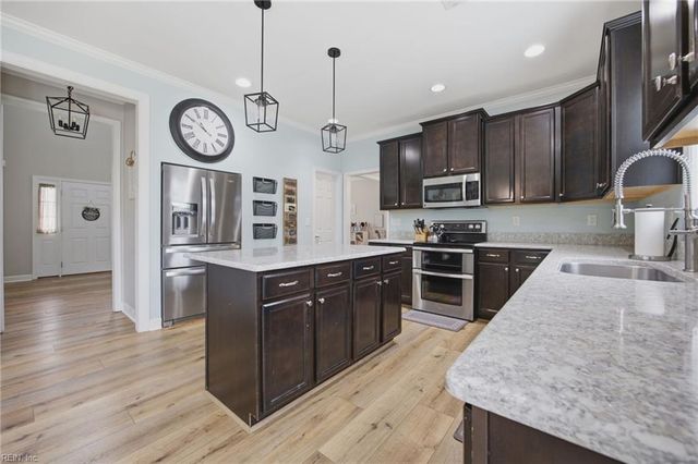 1937 Flintshire DR, Chesapeake, VA 23323