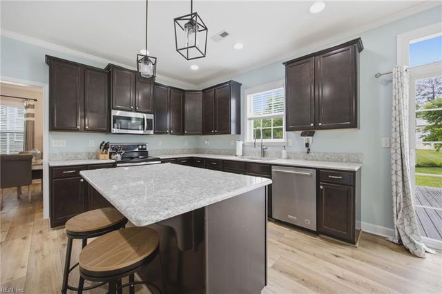 1937 Flintshire DR, Chesapeake, VA 23323