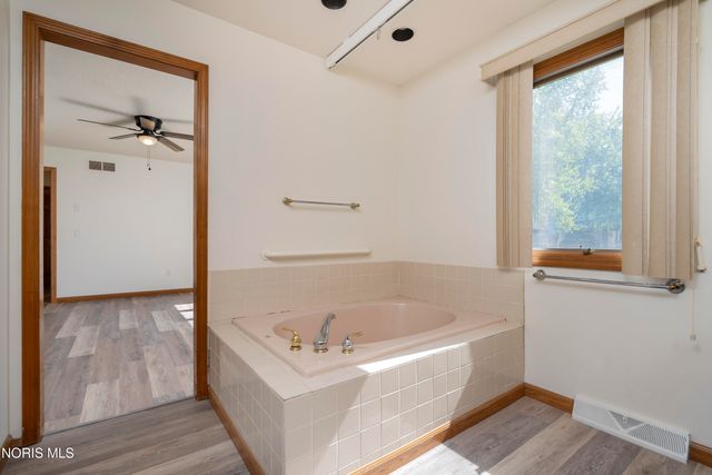 6209 Wexford Court, Maumee, OH 43537