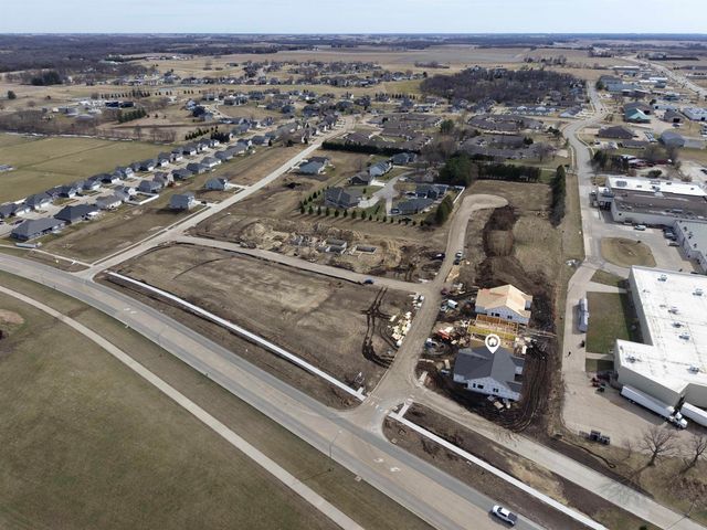 1204 Rock Ridge Circle, Waverly, IA 50677