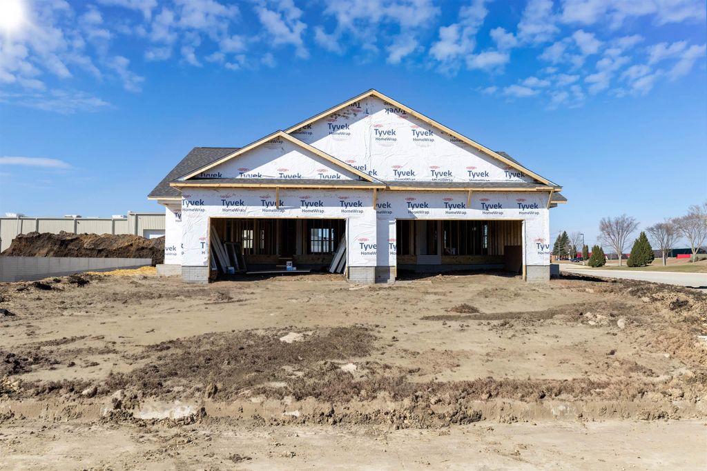 1204 Rock Ridge Circle, Waverly, IA 50677