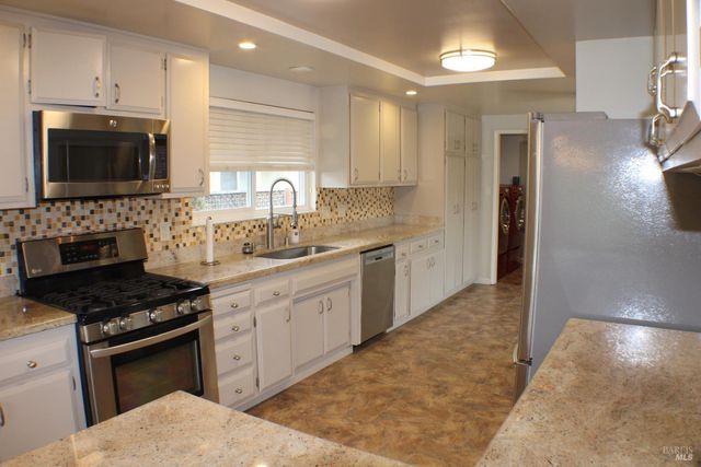 319 Belhaven Cir, Santa Rosa, CA 95409