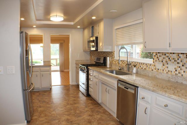 319 Belhaven Cir, Santa Rosa, CA 95409