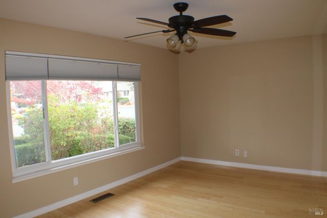 319 Belhaven Cir, Santa Rosa, CA 95409