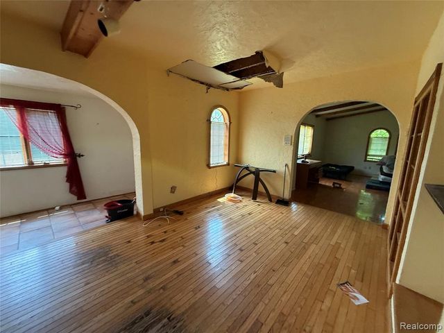 6456 W Court Street, Flint, MI 48532