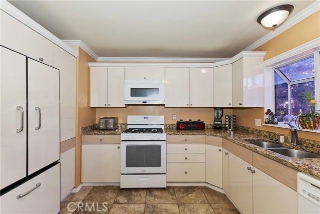 24288 Zurich Drive, Crestline, CA 92325