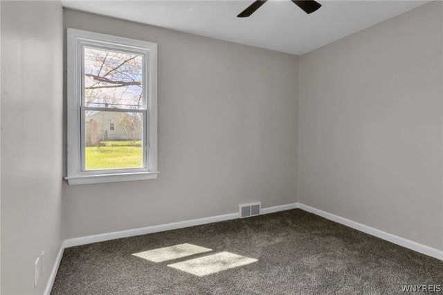 33 Tussing Lane, Tonawanda, NY 14150