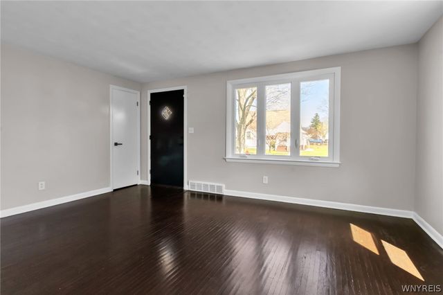 33 Tussing Lane, Tonawanda, NY 14150