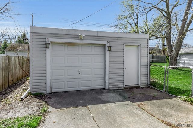 33 Tussing Lane, Tonawanda, NY 14150