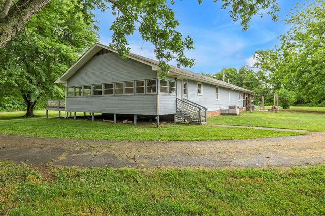 21 Prospect Rd, Fayetteville, TN 37334