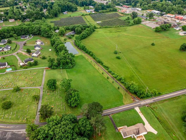 21 Prospect Rd, Fayetteville, TN 37334