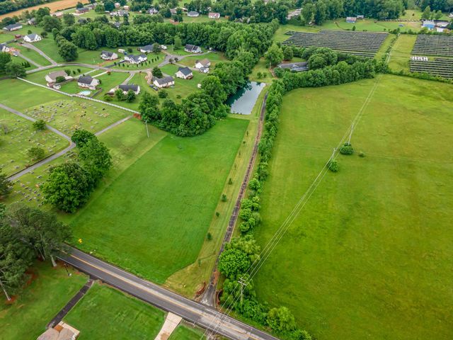 21 Prospect Rd, Fayetteville, TN 37334