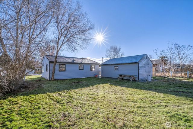 1820 W Lakeside Drive, Moses Lake, WA 98837