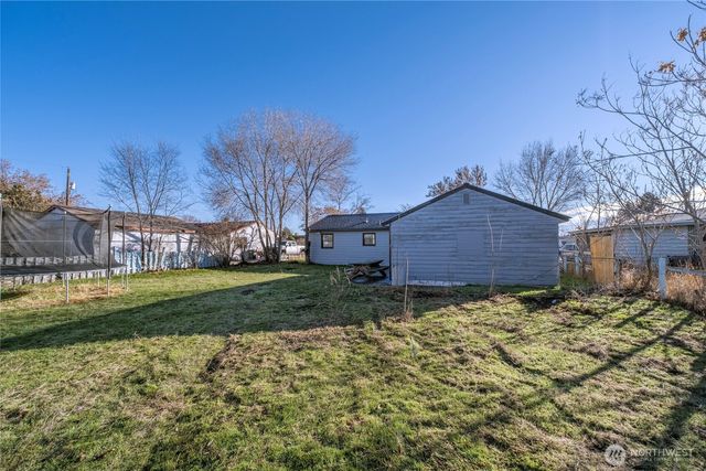 1820 W Lakeside Drive, Moses Lake, WA 98837