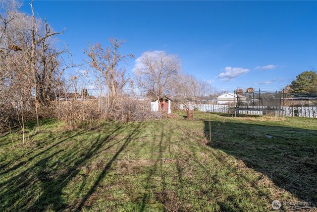 1820 W Lakeside Drive, Moses Lake, WA 98837