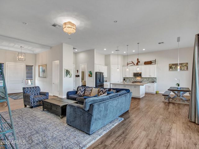 508 E GALVIN Street, Phoenix, AZ 85086