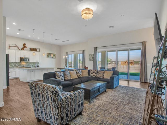 508 E GALVIN Street, Phoenix, AZ 85086