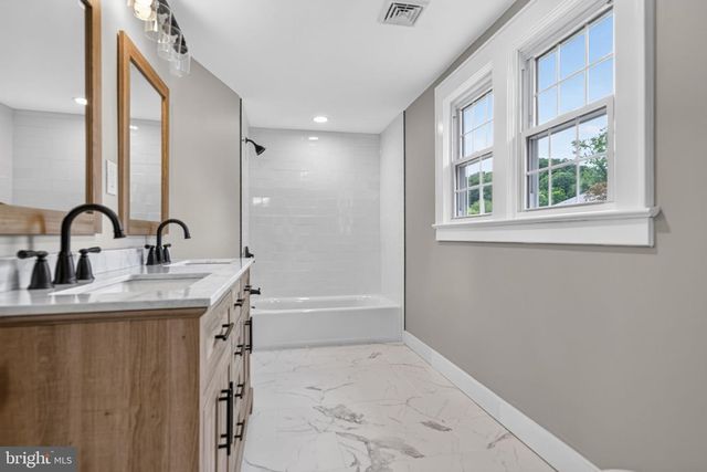26 KOSSMAN ST, East Brunswick, NJ 08816