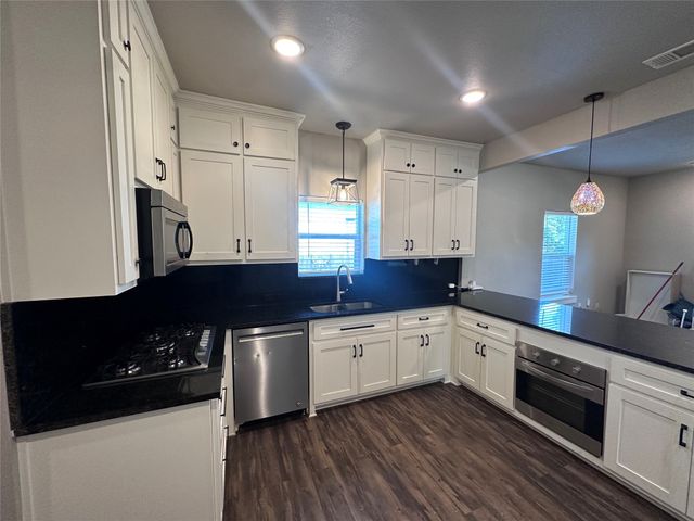 2903 Carpenter Avenue, Dallas, TX 75215