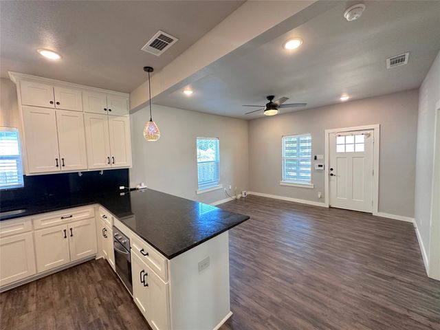 2903 Carpenter Avenue, Dallas, TX 75215