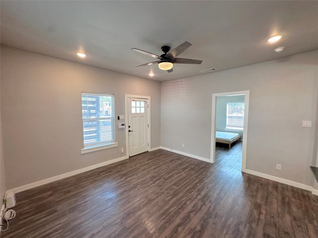 2903 Carpenter Avenue, Dallas, TX 75215