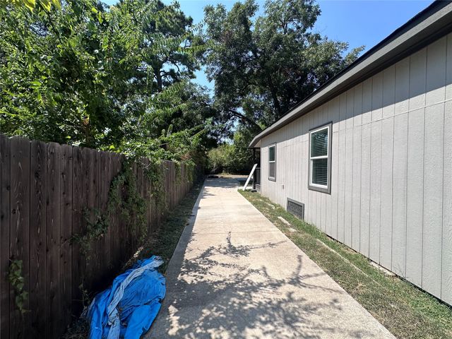 2903 Carpenter Avenue, Dallas, TX 75215